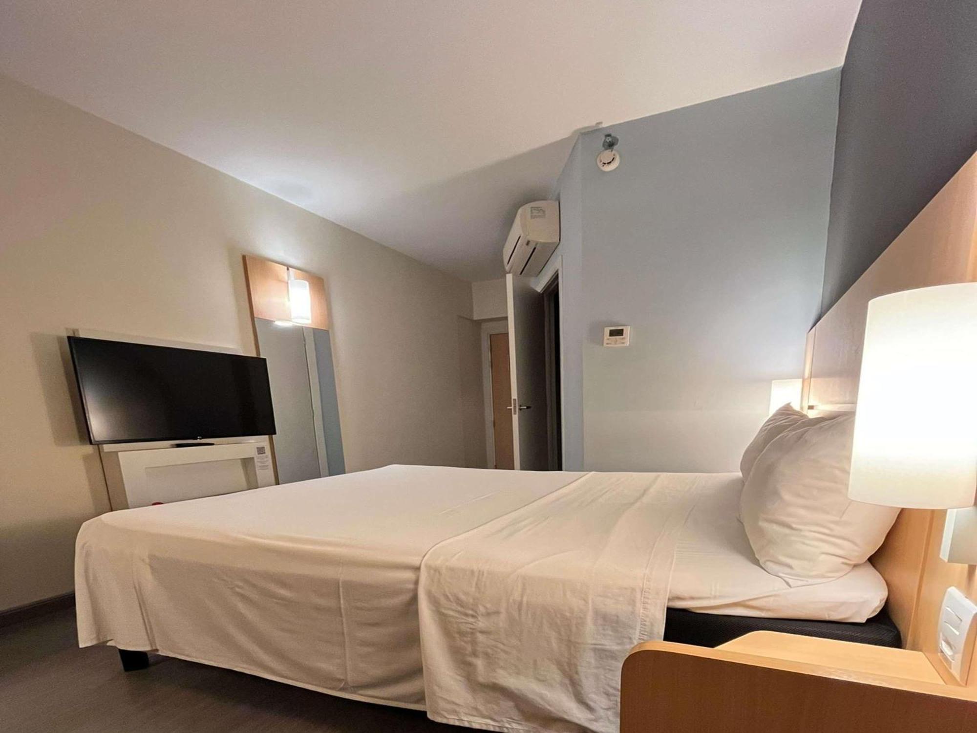 Ibis Catalao Hotel Bagian luar foto