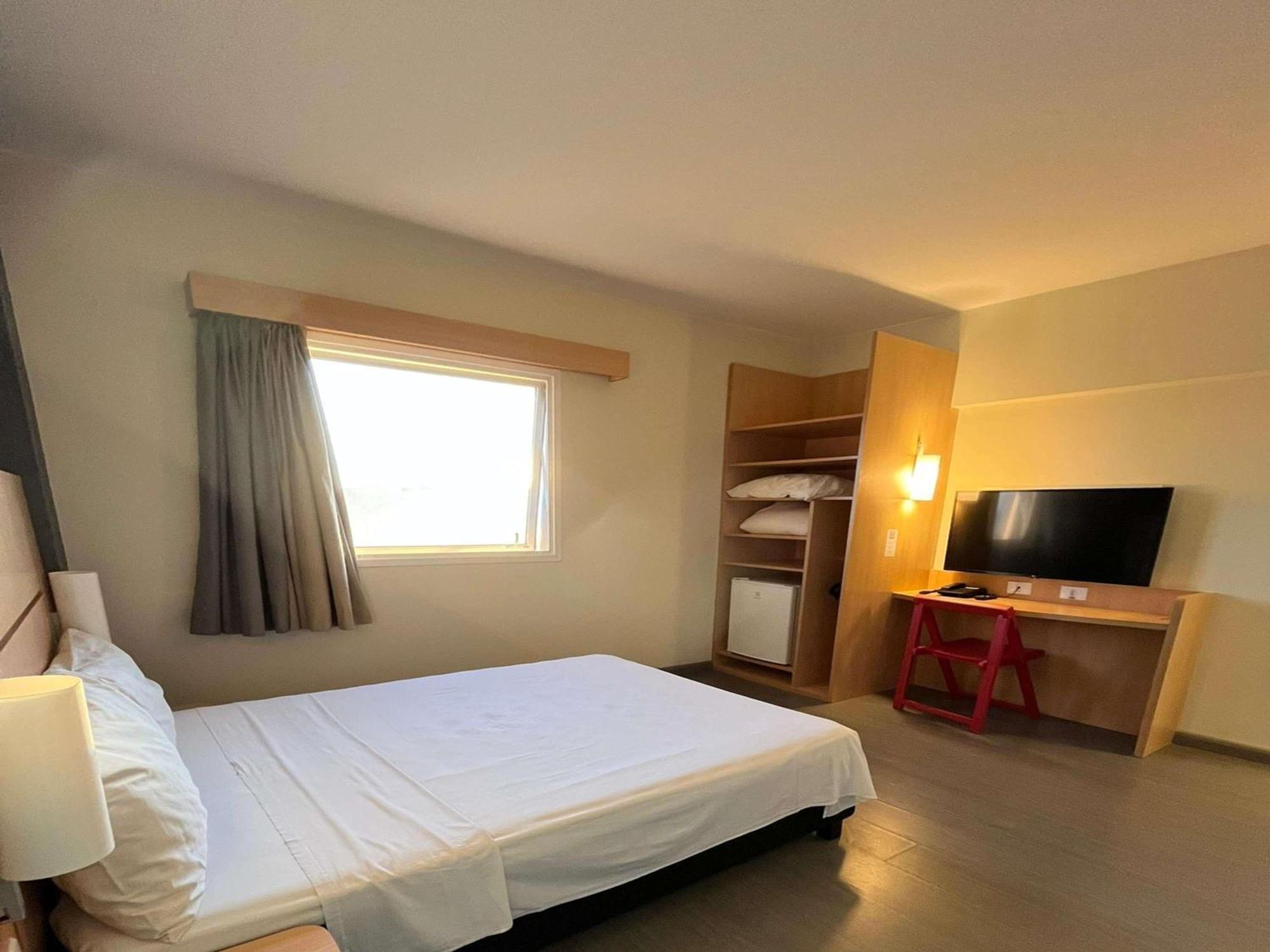 Ibis Catalao Hotel Bagian luar foto