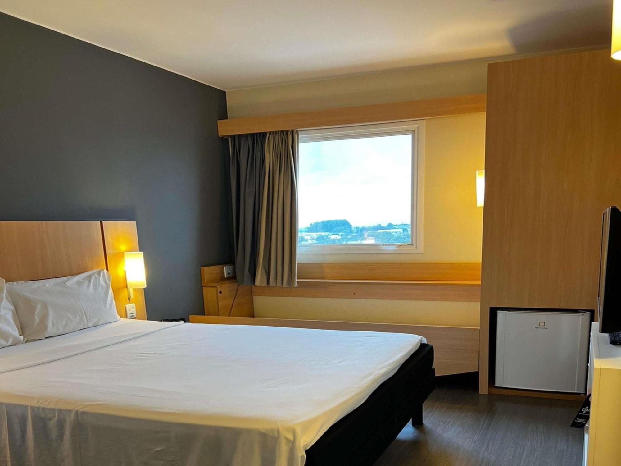 Ibis Catalao Hotel Bagian luar foto
