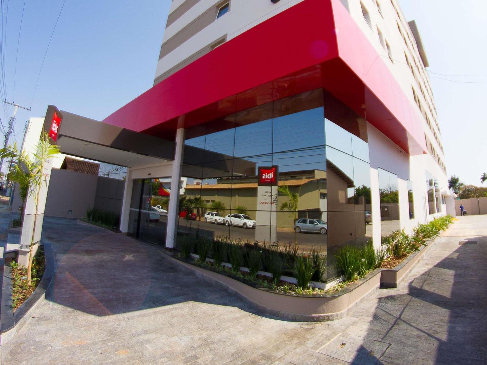 Ibis Catalao Hotel Bagian luar foto