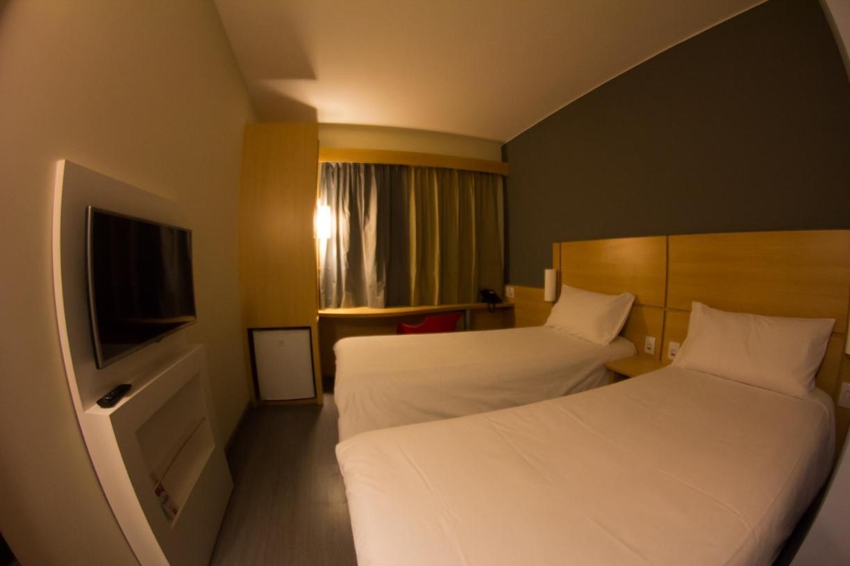 Ibis Catalao Hotel Bagian luar foto