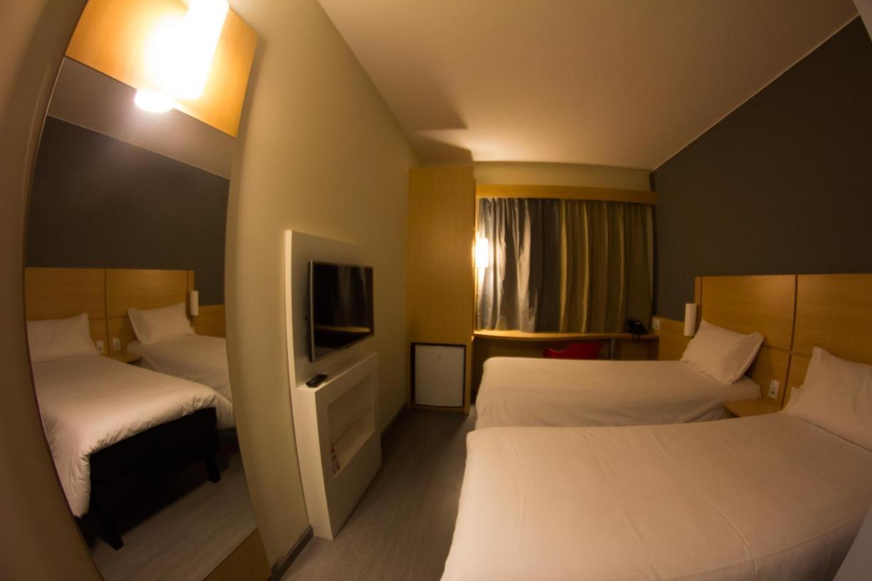 Ibis Catalao Hotel Bagian luar foto